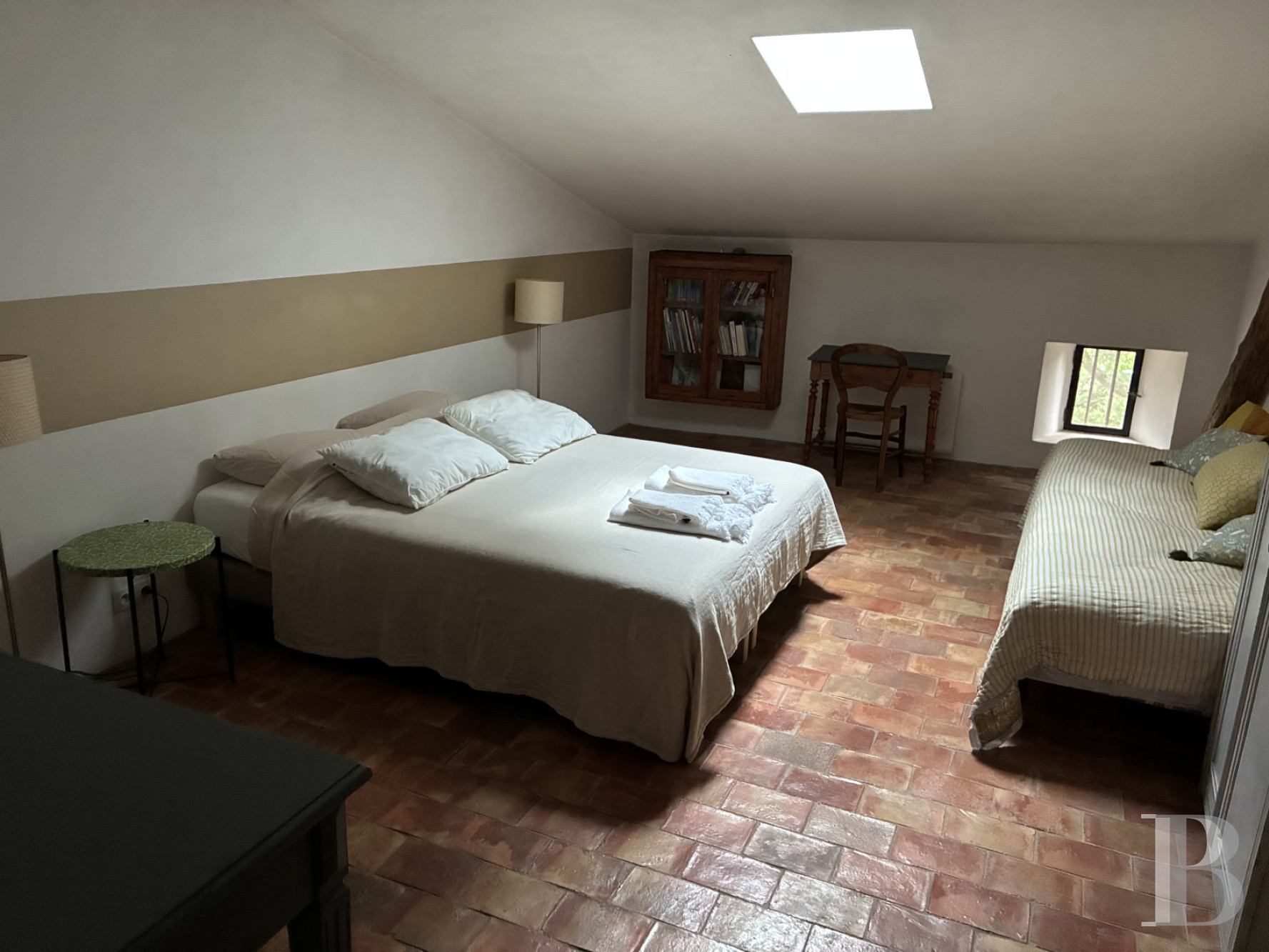 Dans le Luberon, en bordure de Lourmarin, une bâtisse du 17e siècle tout en lumière et en espace - photo  n°15